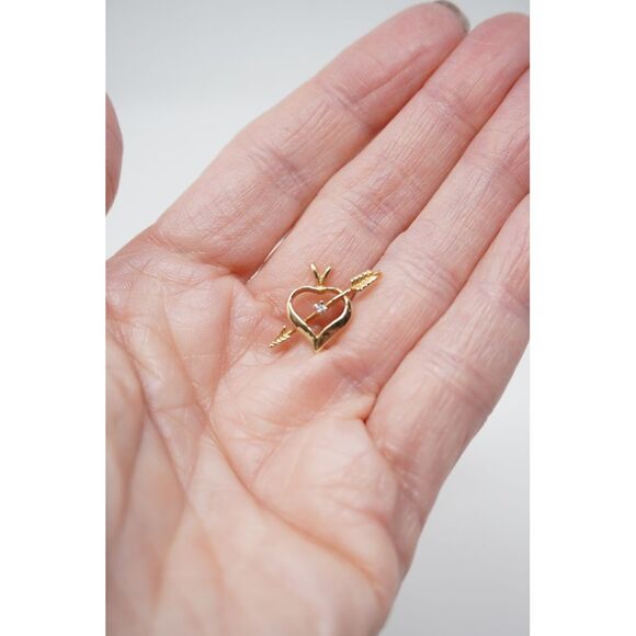 Vintage 14K Gold Arrow through Heart Pendant with Diamond Chip - Picture 4 of 4